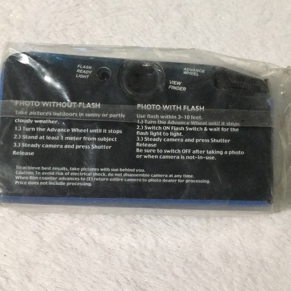 Single use 35mm film cameras. 35mm w/27 exposures & 35mm w/15 exposures. Set 2 - Picture 3 of 5